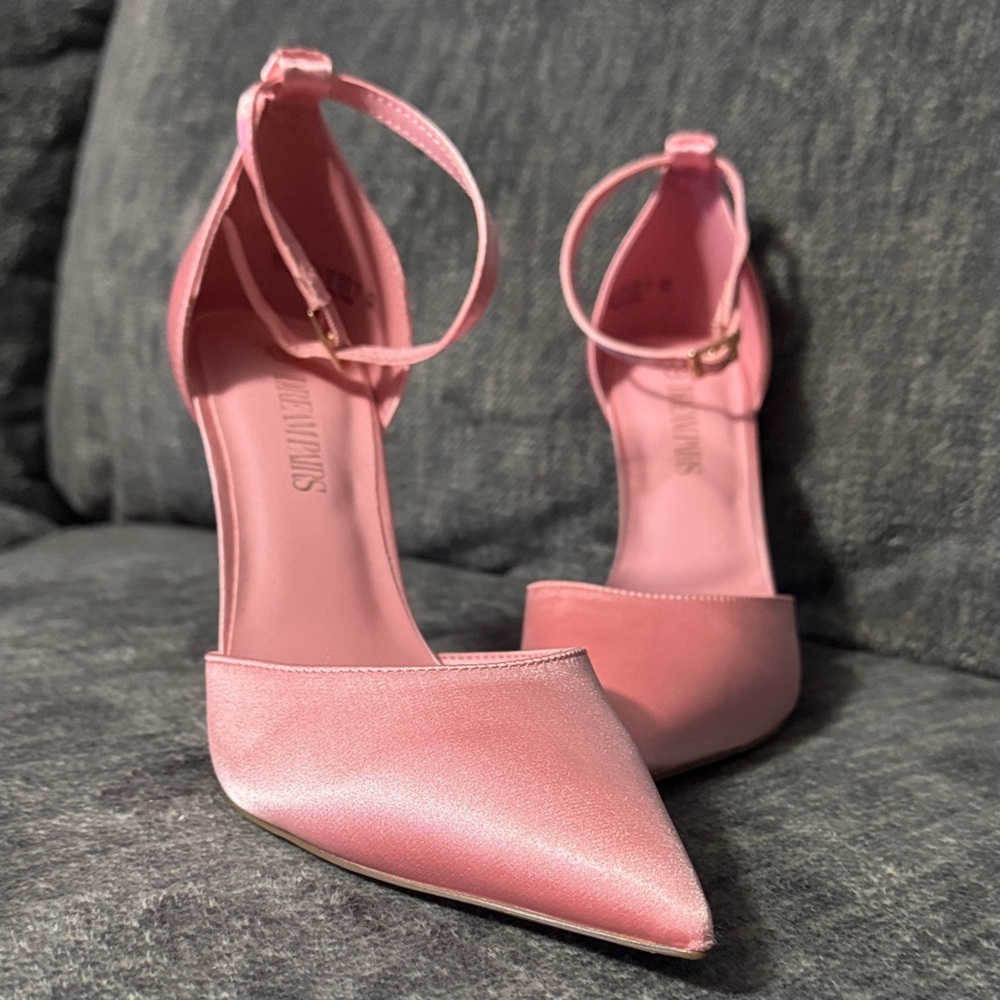Dreamers Pink Pointed Toe Heels With Detachable Bows